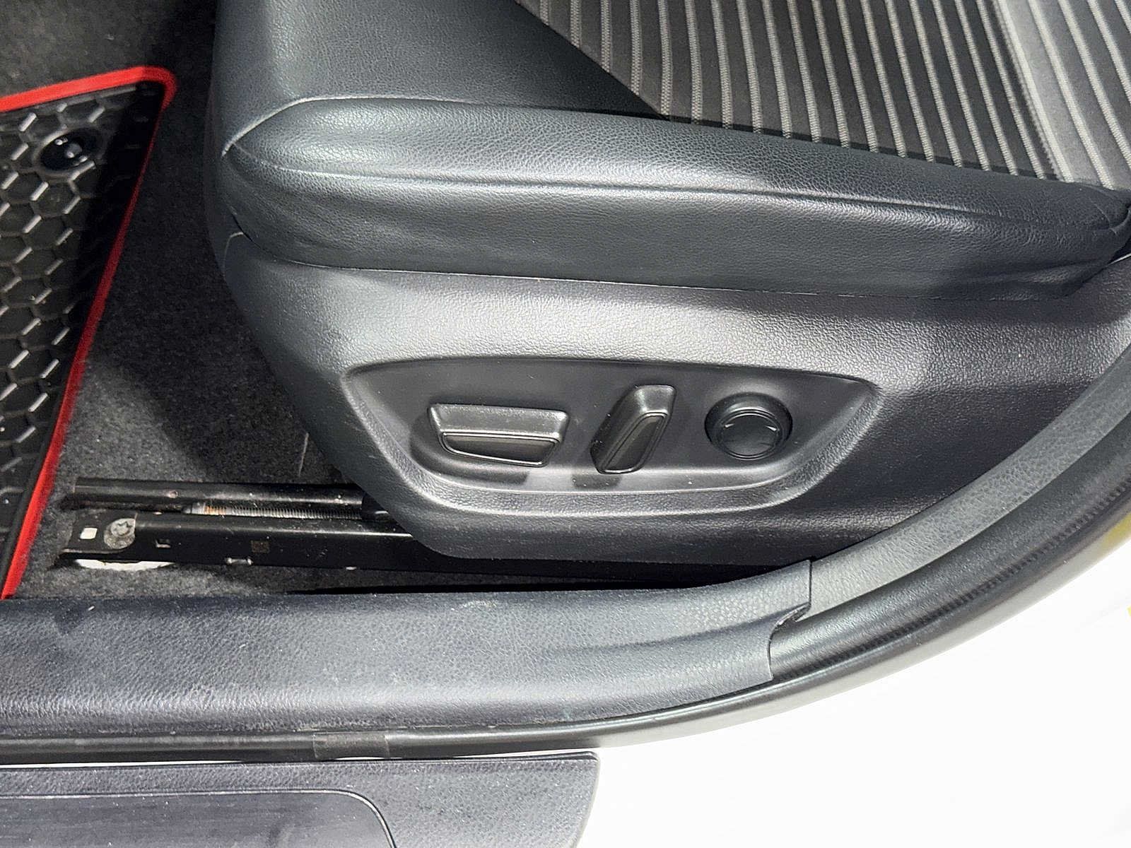 Used 2021 Toyota Camry SE FWD image 21