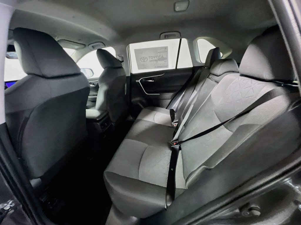 Used 2025 Toyota RAV4 XLE FWD image 27