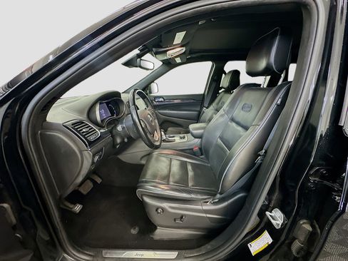 Used 2020 Jeep Grand Cherokee Overland AWD/4WD image 13