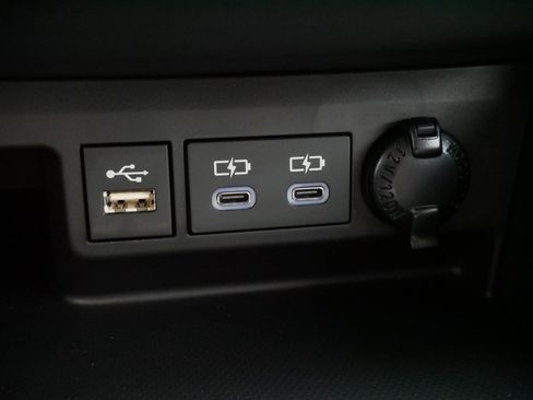 Certified 2026 Toyota Highlander XLE image 28