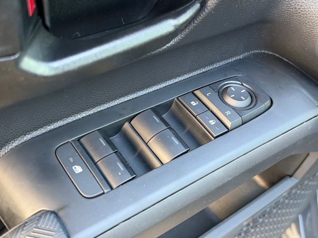 Used 2025 Toyota Tacoma SR5 AWD/4WD image 15
