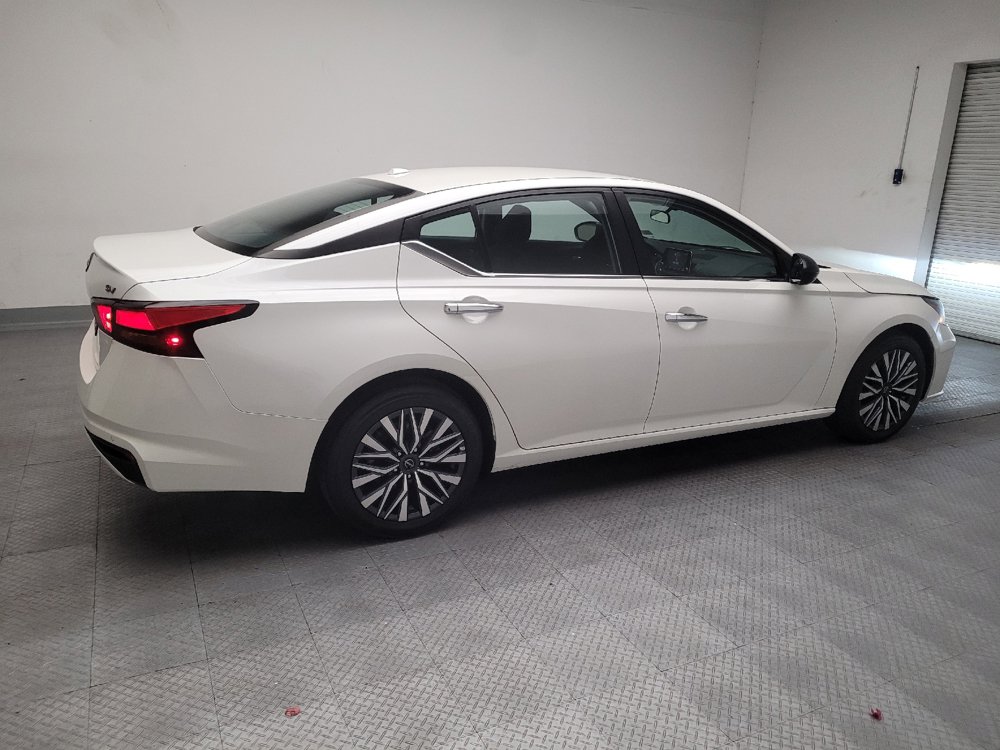 Used 2024 Nissan Altima 2.5 SV FWD image 10