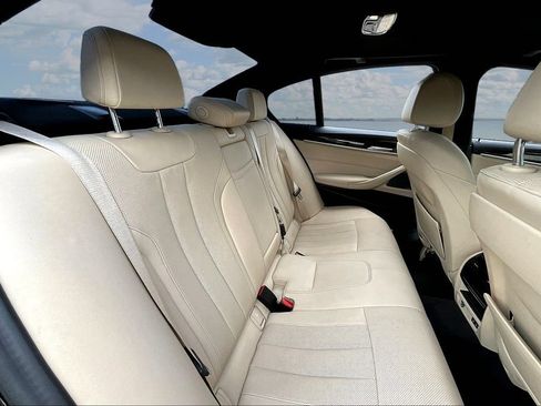 Used 2021 BMW 530i w/ Premium Package RWD image 24