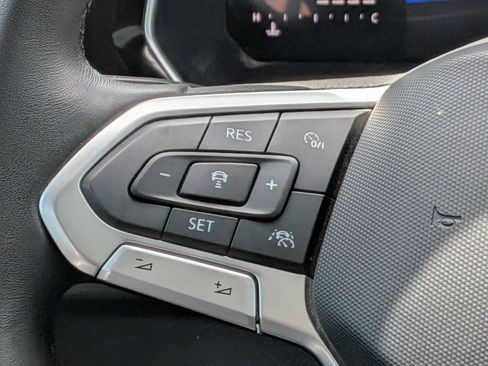 Used 2024 Volkswagen Jetta SE w/ Panoramic Sunroof Package FWD image 21