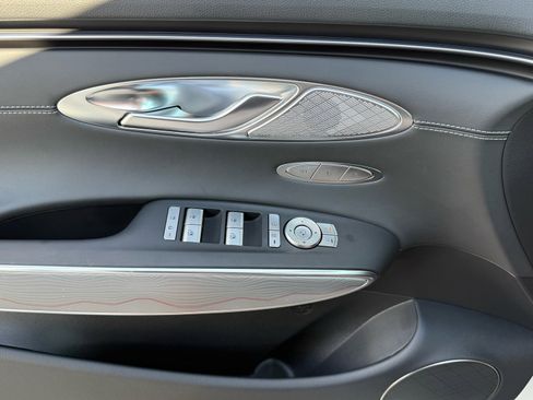 Used 2025 Genesis GV70 2.5T w/ Advanced Package image 39