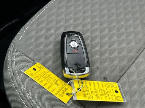 Used 2022 Ford Escape SE image 32