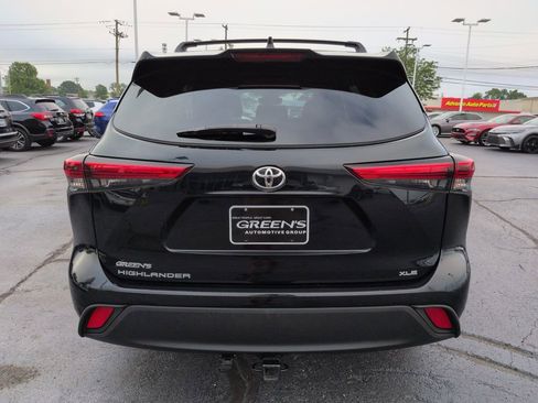 Used 2022 Toyota Highlander XLE FWD image 4