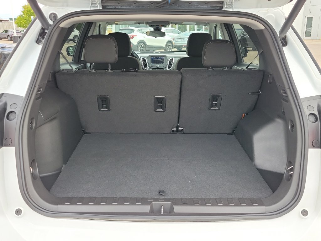Used 2024 Chevrolet Equinox LT w/ LPO, Cargo Package FWD image 33