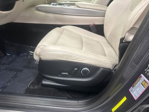 Used 2023 Genesis GV70 2.5T w/ Select Package image 10