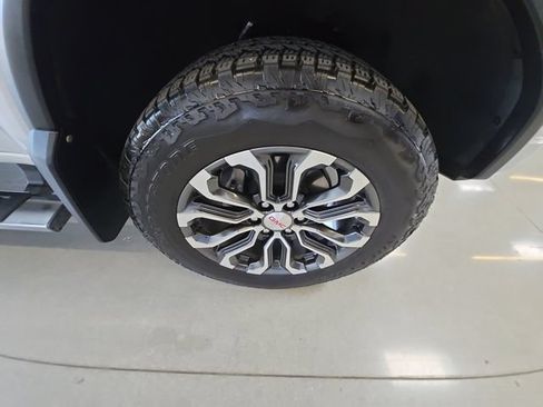 Used 2025 GMC Canyon Denali AWD/4WD image 29