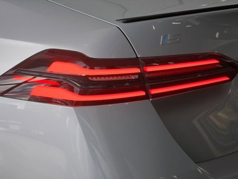 New 2026 BMW i5 eDrive40 w/ M Sport Package image 8