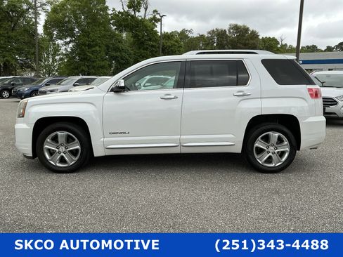 Used 2017 GMC Terrain Denali image 2