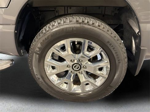 Used 2020 Nissan Titan SL w/ Moonroof Package image 39