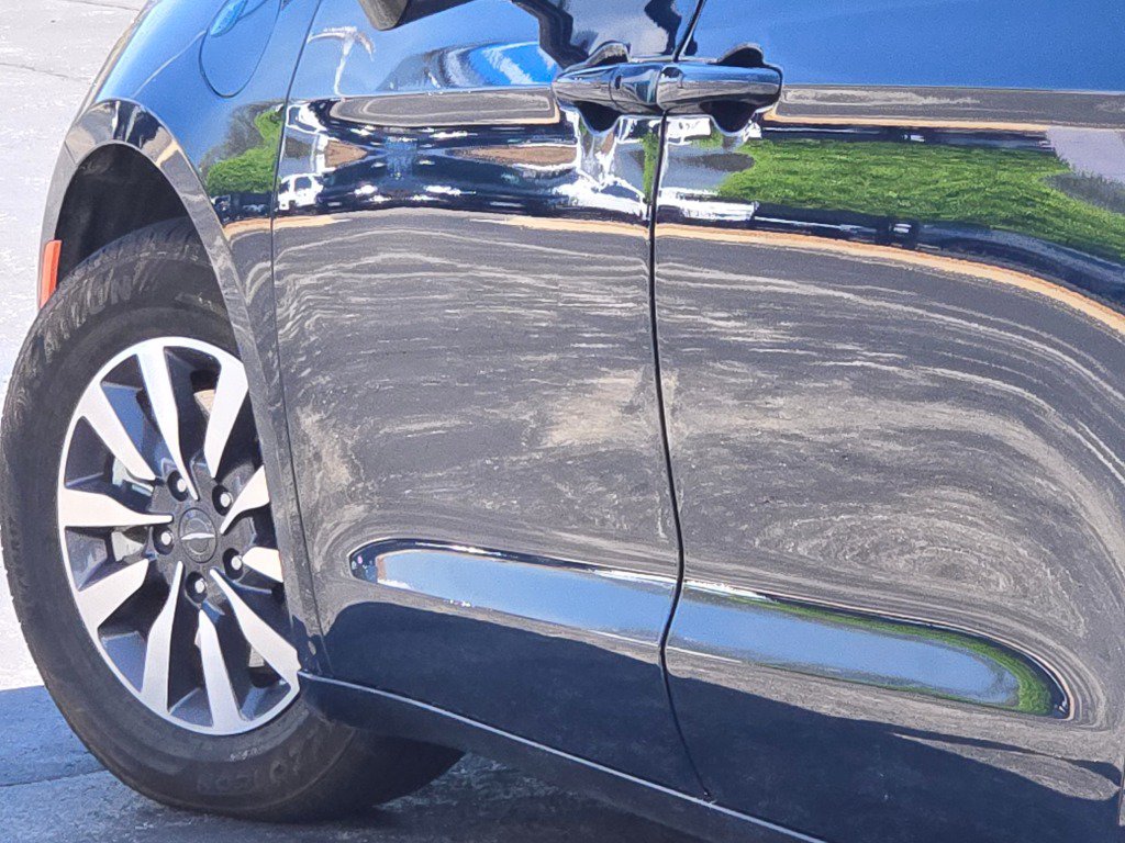 Used 2024 Chrysler Pacifica Limited FWD image 16
