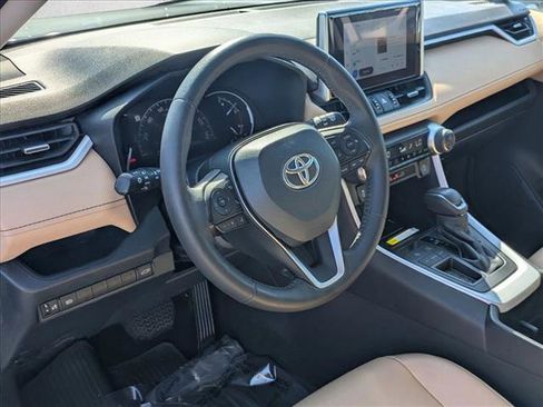 Used 2023 Toyota RAV4 XLE Premium image 9