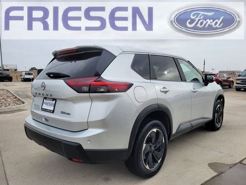 Used 2024 Nissan Rogue SV image 8