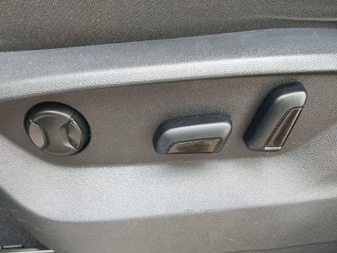 Certified 2022 Volkswagen Atlas Cross Sport SE w/ Panoramic Sunroof Package image 21