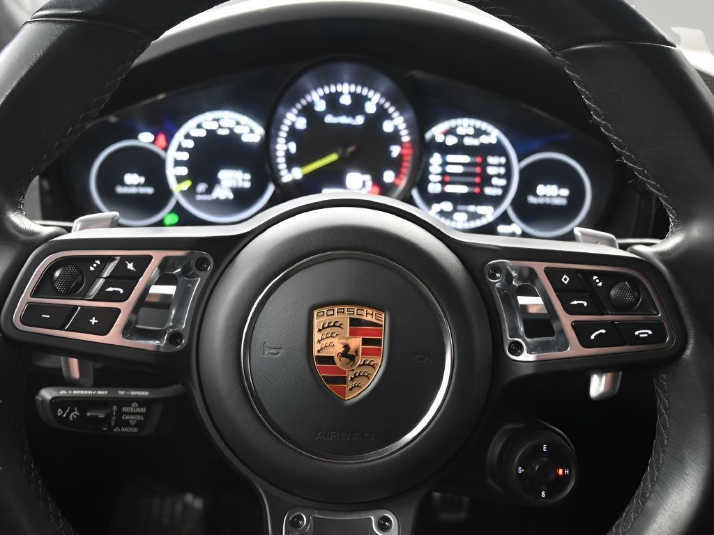 Certified 2022 Porsche Cayenne Turbo S AWD/4WD image 20