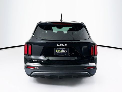 Used 2023 Kia Sorento LX FWD image 7