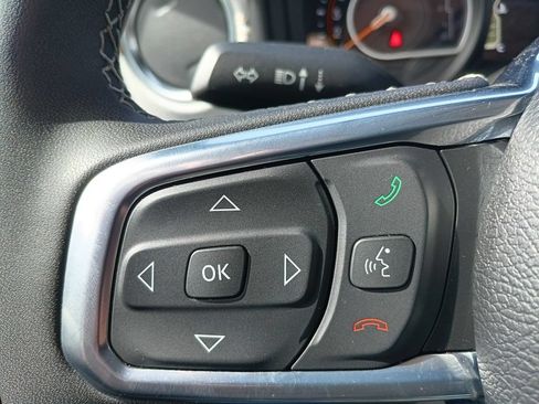 Used 2025 Jeep Wrangler Unlimited Sahara AWD/4WD image 4