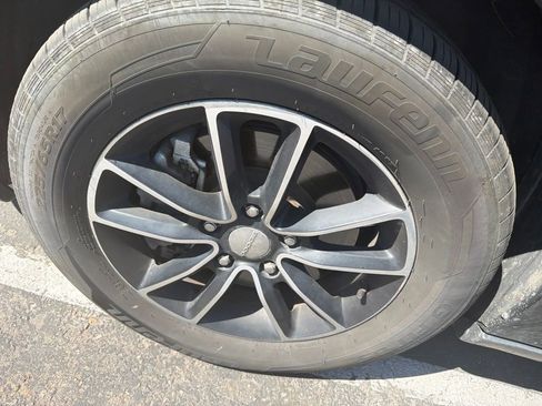 Used 2017 Dodge Grand Caravan GT FWD image 3