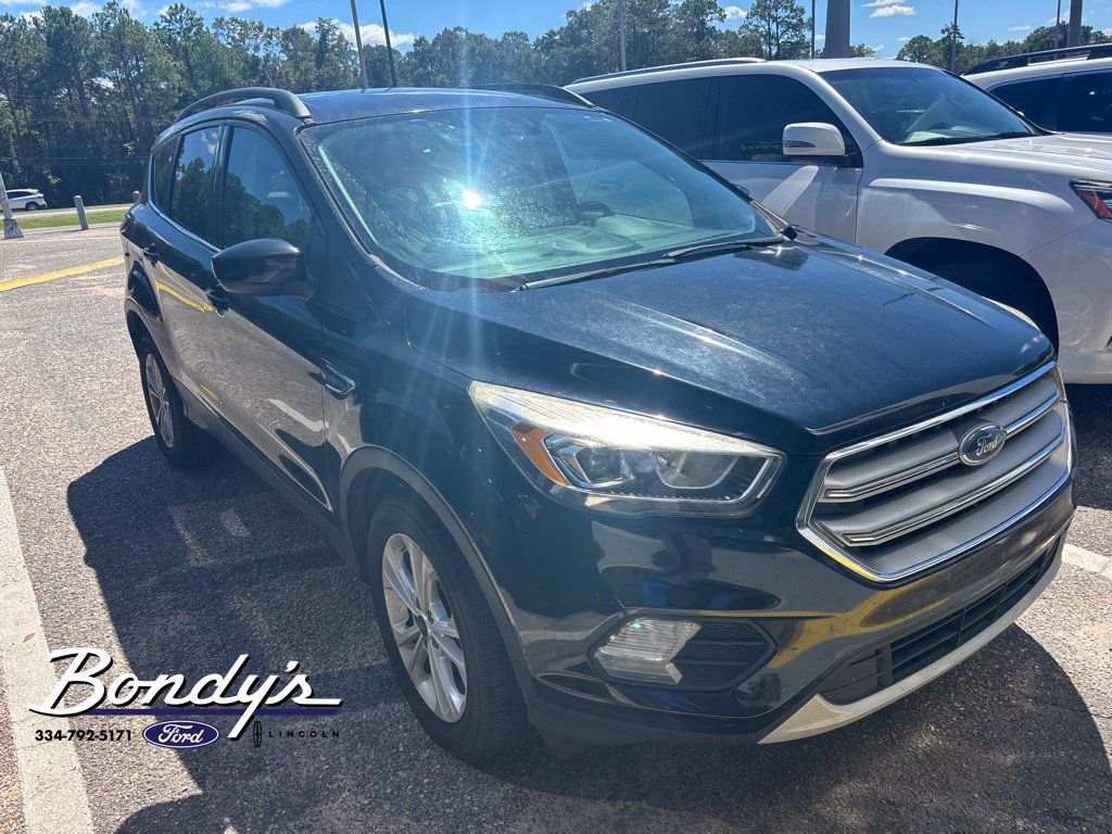Used 2017 Ford Escape SE w/ Equipment Group 201A FWD image 3