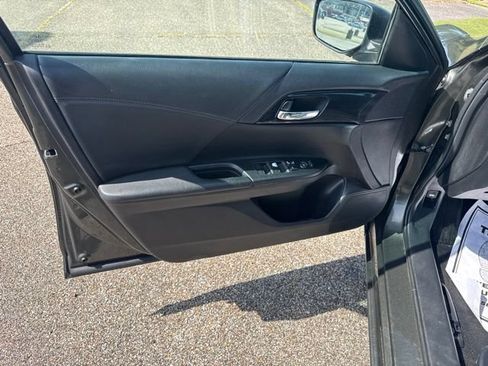 Used 2015 Honda Accord Sport image 14
