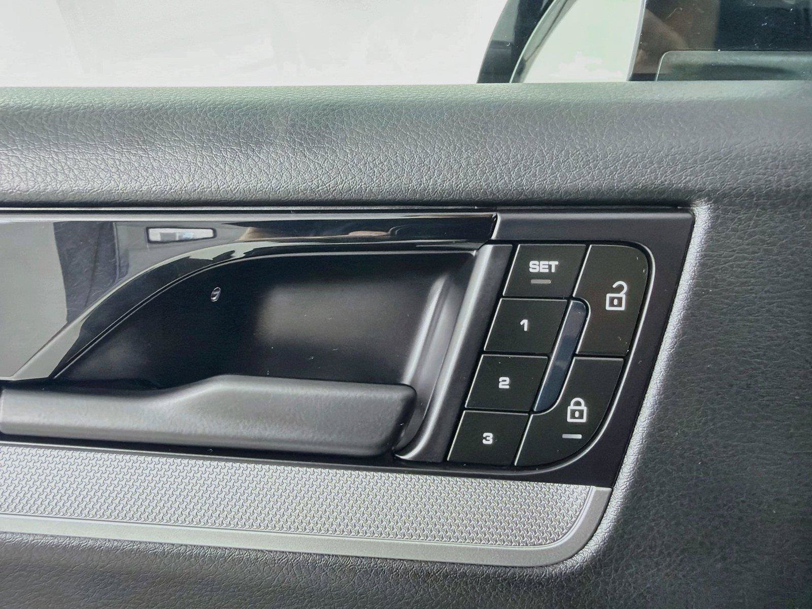 Certified 2024 Porsche Cayenne AWD/4WD image 8