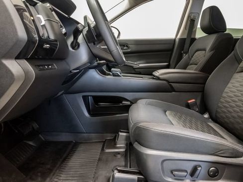 Used 2023 Nissan Pathfinder SV w/ SV Premium Package AWD/4WD image 11
