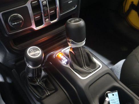 Used 2021 Jeep Wrangler Unlimited Sahara image 35