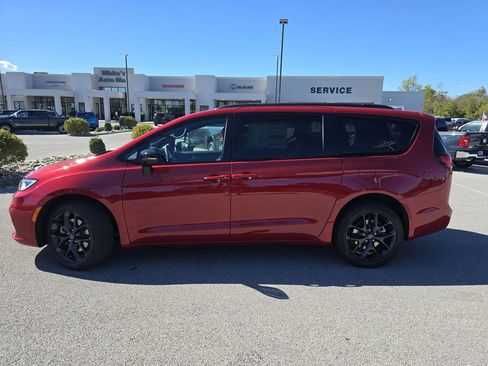 New 2026 Chrysler Pacifica Select w/ S Appearance Package image 18