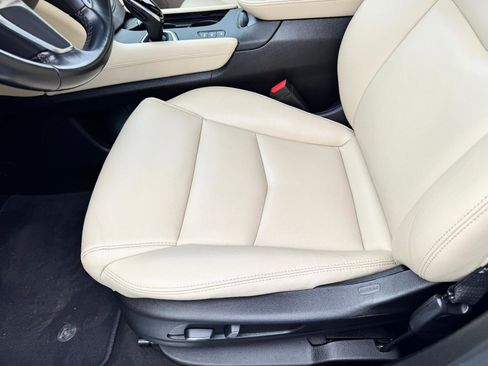 Used 2019 Cadillac XT5 AWD image 11