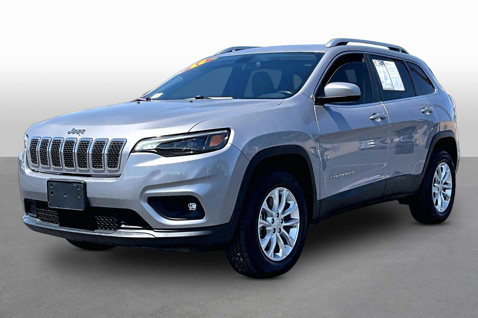 Used 2019 Jeep Cherokee Latitude w/ Cold Weather Group AWD/4WD image 1