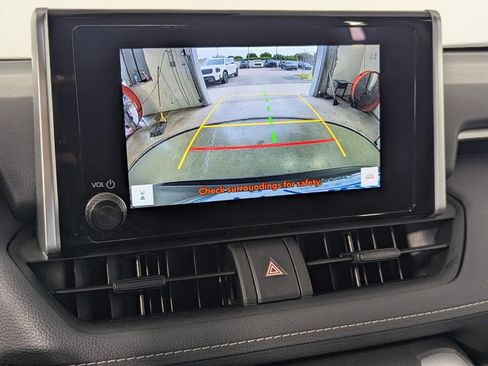 Used 2025 Toyota RAV4 XLE FWD image 21