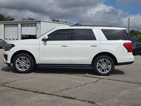 Used 2024 Ford Expedition XLT RWD image 2
