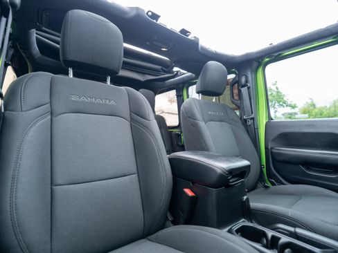 Used 2020 Jeep Wrangler Unlimited Sahara AWD/4WD image 13