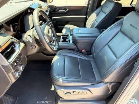 Used 2025 GMC Yukon Denali AWD/4WD image 11