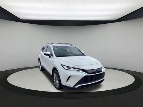 Used 2021 Toyota Venza Limited w/ Advanced Technology Package image 2