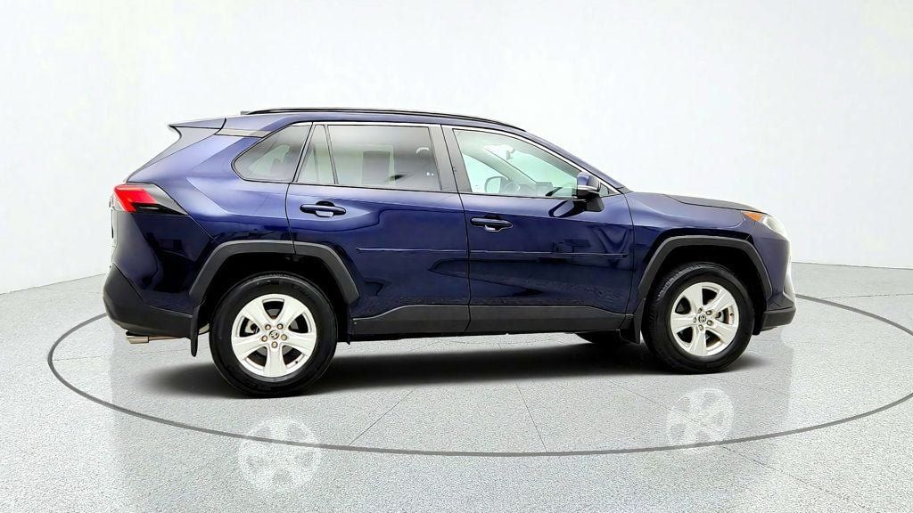 Used 2021 Toyota RAV4 XLE AWD/4WD image 4