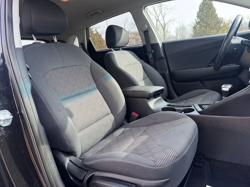 Used 2022 Kia Niro LXS image 31