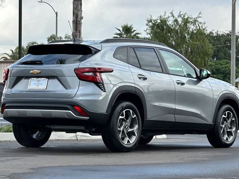 New 2026 Chevrolet Trax LT image 4