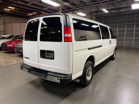 Used 2024 Chevrolet Express 3500 LT w/ LT Preferred Equipment Group RWD image 5