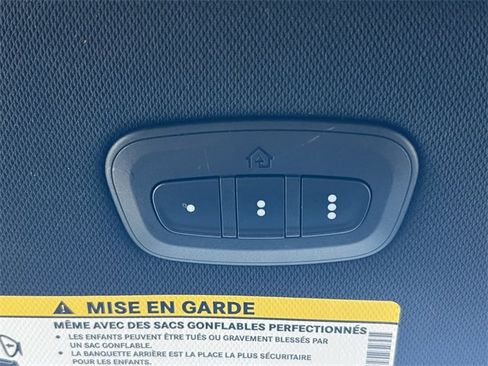 Used 2025 Chrysler Pacifica Select image 30