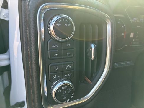 Used 2022 GMC Sierra 2500 AT4 w/ AT4 Premium Plus Package image 9