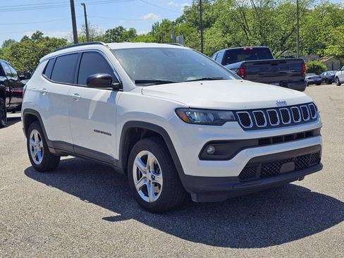 Used 2023 Jeep Compass Latitude w/ Convenience Group AWD/4WD image 6
