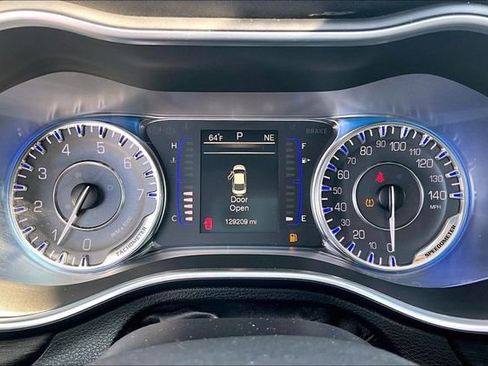 Used 2016 Chrysler 200 Limited w/ Anniversary Edition FWD image 13