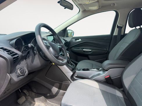 Used 2016 Ford Escape SE w/ Equipment Group 201A FWD image 9