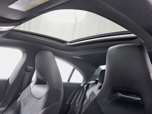 Used 2022 Mercedes-Benz CLA 250 4MATIC image 29