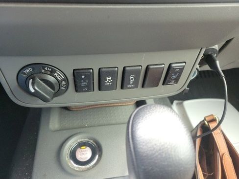 Used 2020 Nissan Frontier SV w/ Midnight Edition Floor Mats image 10