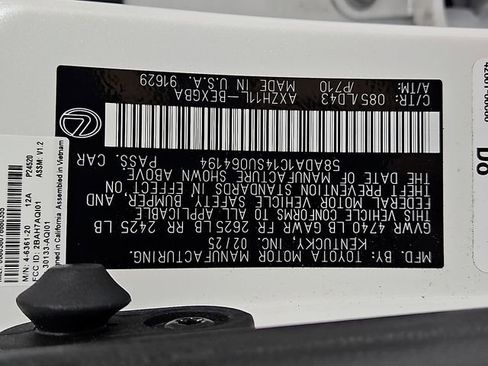 Used 2025 Lexus ES 300h w/ Premium Package image 29